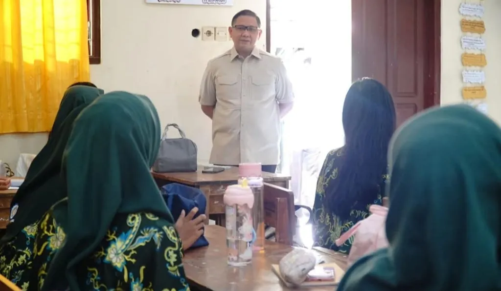 Kunjungi SMAN 1 Grogol Kediri, Kadindik Jatim Tekankan Kerapian dan Budaya Profesional Guru