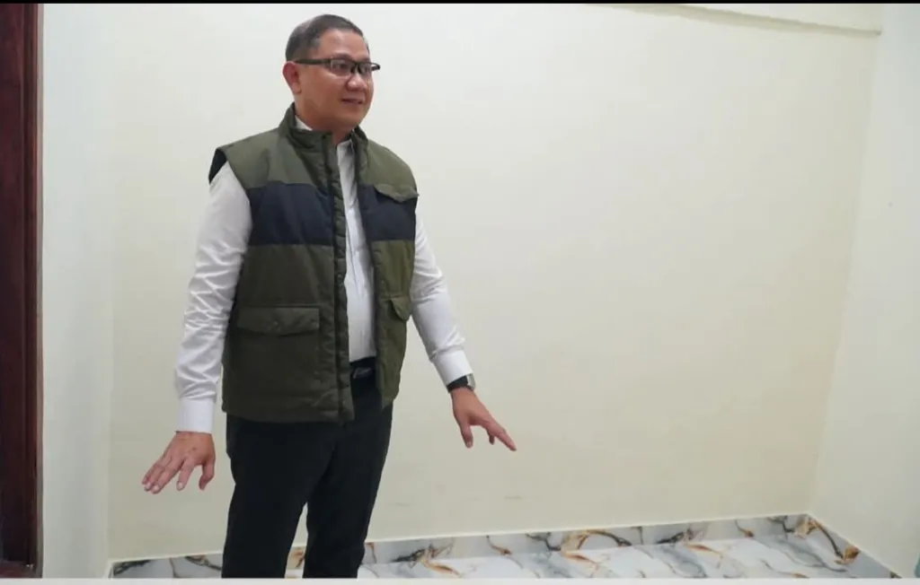 Tenaga TU SMAN 1 Ngrambe Terima Bedah Rumah, Bukti Kepedulian Pemprov Jatim untuk Insan Pendidikan