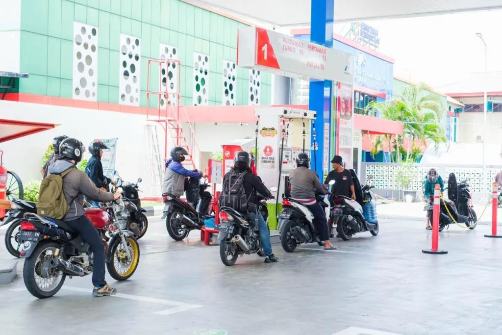 Antrean di Sejumlah SPBU, Pertamina Pastikan Stok BBM Subsidi Jatim Tetap Tersedia