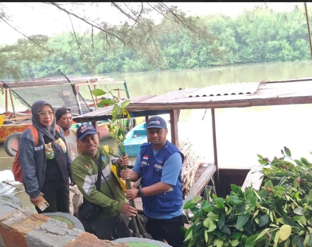 TPS Perluas Program Donasi Oksigen, Tanam 2.000 Mangrove di Romokalisari