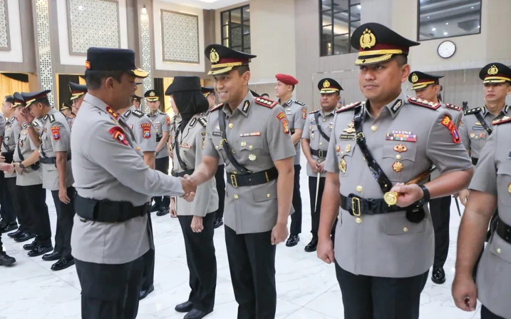 Kapolda Jatim Pimpin Sertijab PJU dan Kapolres, Perkuat Regenerasi Kepemimpinan dan Pelayanan Presisi