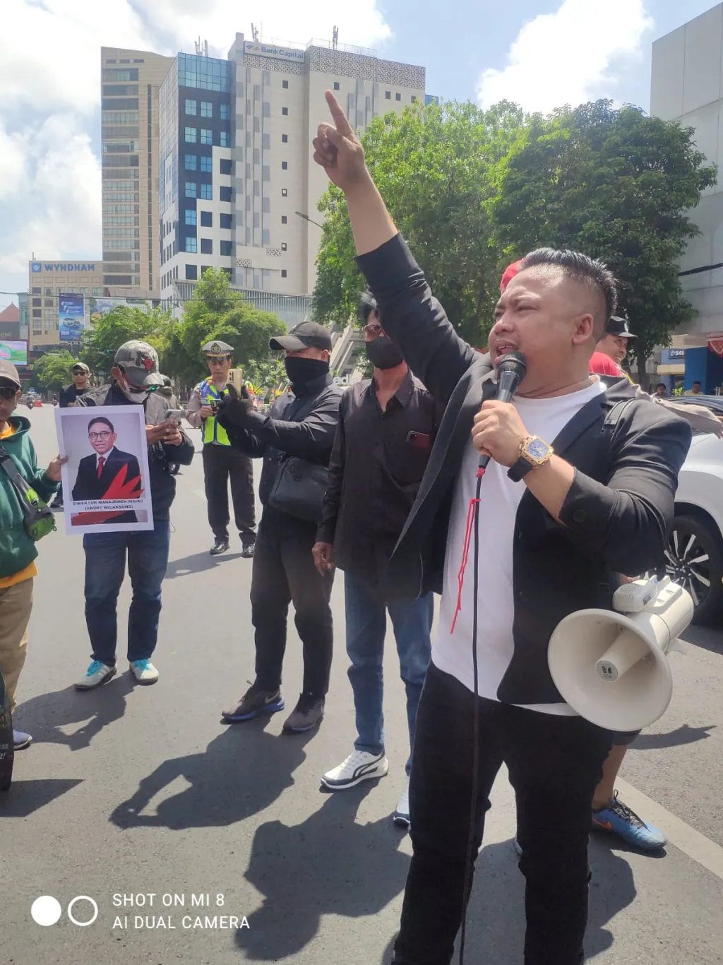 APMP Jatim Gelar Aksi di Bank Jatim, Soroti Dugaan Skandal Kredit Rp596 Miliar Temuan BPK