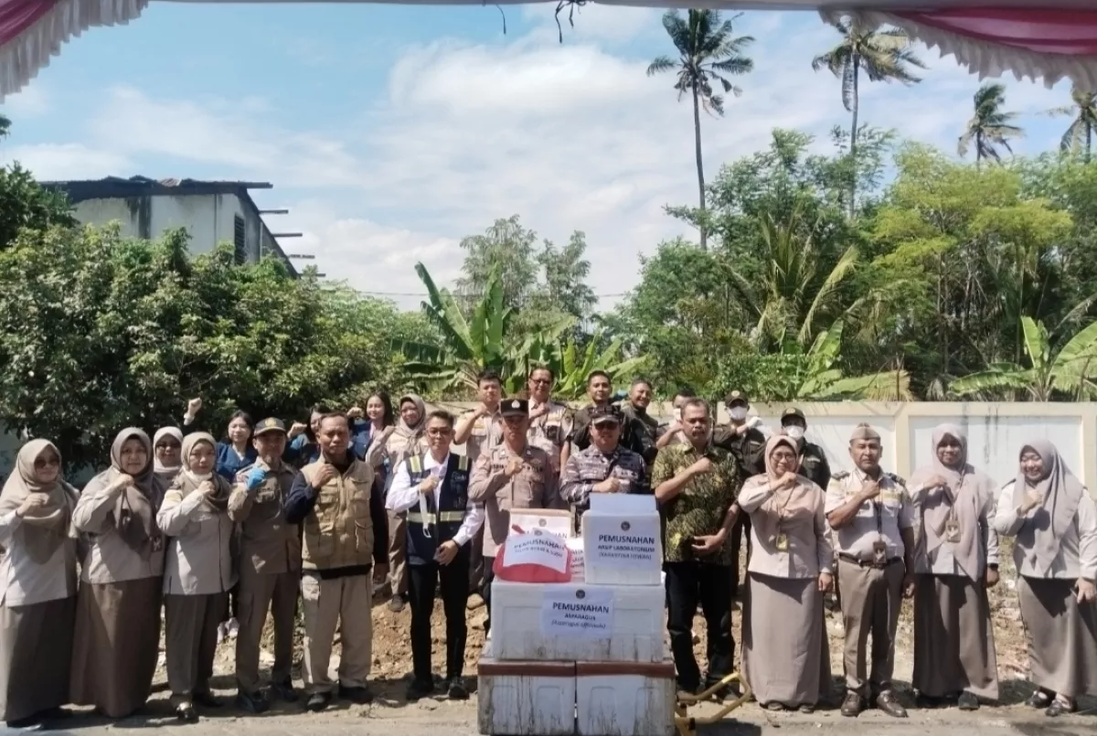 Cegah Hama dan Penyakit, Karantina Jatim Musnahkan Ratusan Komoditas Ilegal