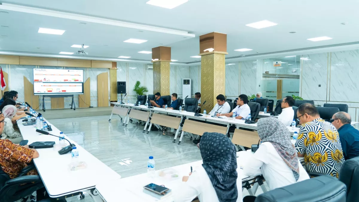 Kemenko Infrastruktur Tinjau Tanjung Perak, TPS Dorong Integrasi Logistik Laut dan Kereta Api