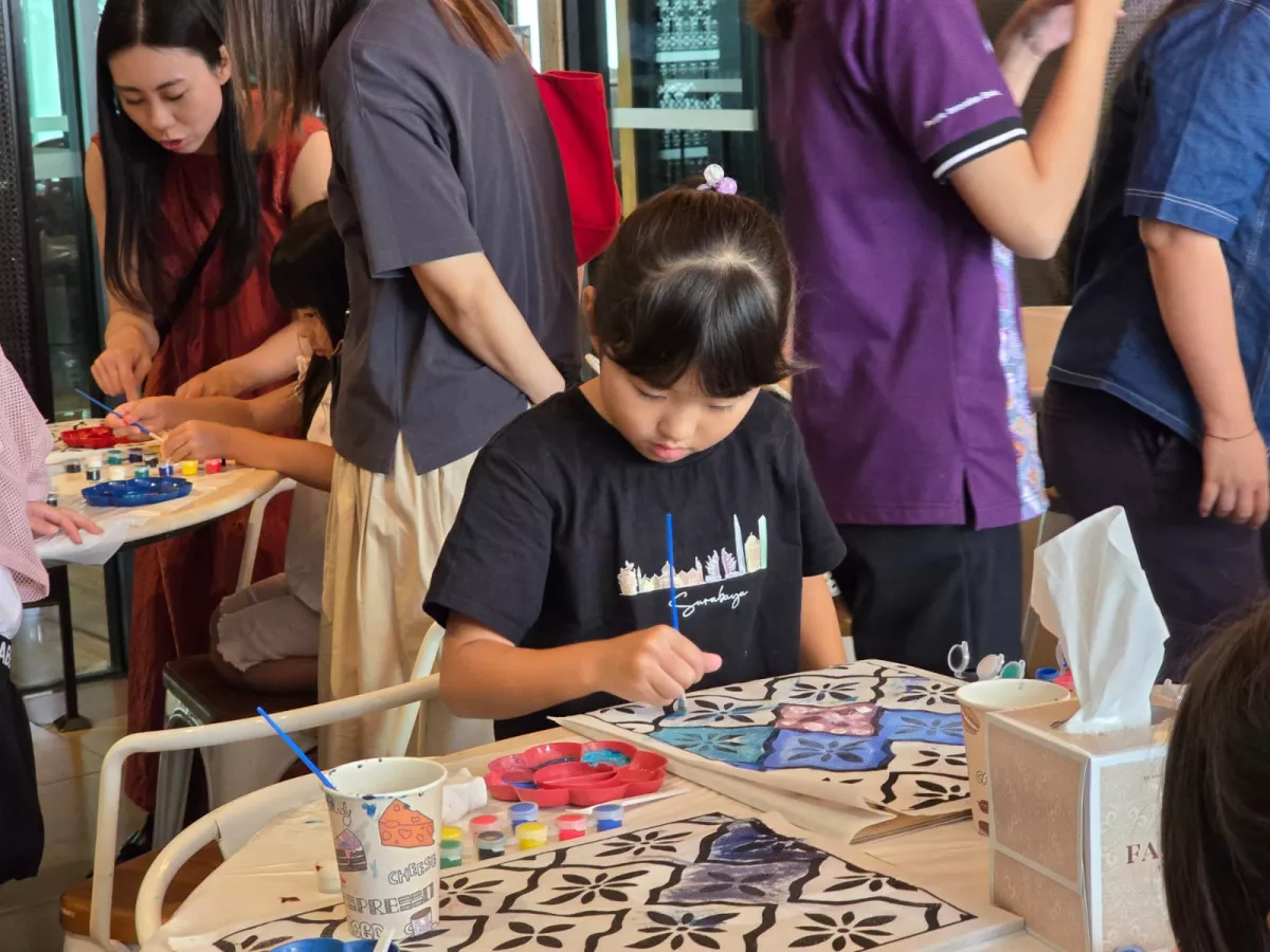Seru dan Edukatif! Anak-anak Belajar Mengenal Batik di Ascott Waterplace Surabaya