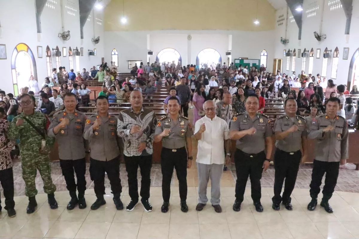Wakapolda Jatim Gelar Minggu Kasih di GKJW Waru Sidoarjo, Ingatkan Bahaya Hoaks dan Bullying