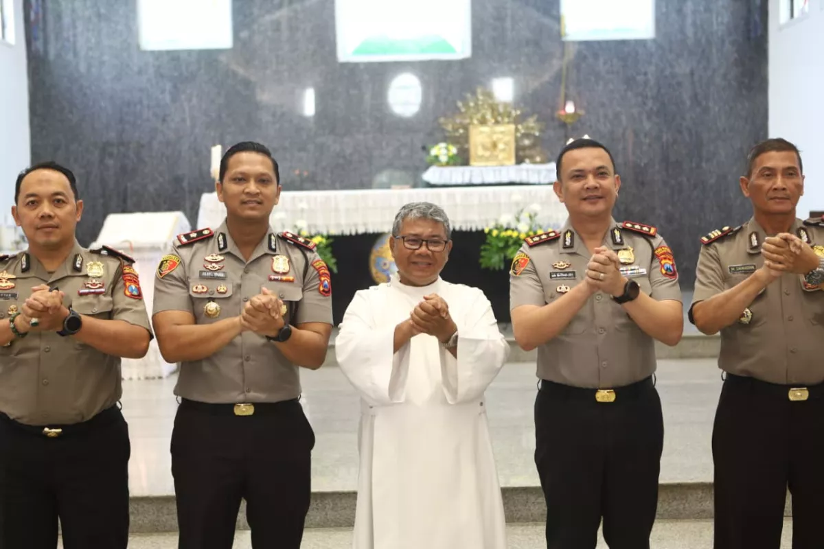 Minggu Kasih Kapolres Tanjung Perak Ajak Jemaat Paroki Santo Mikael Jaga Kerukunan dan Keamanan