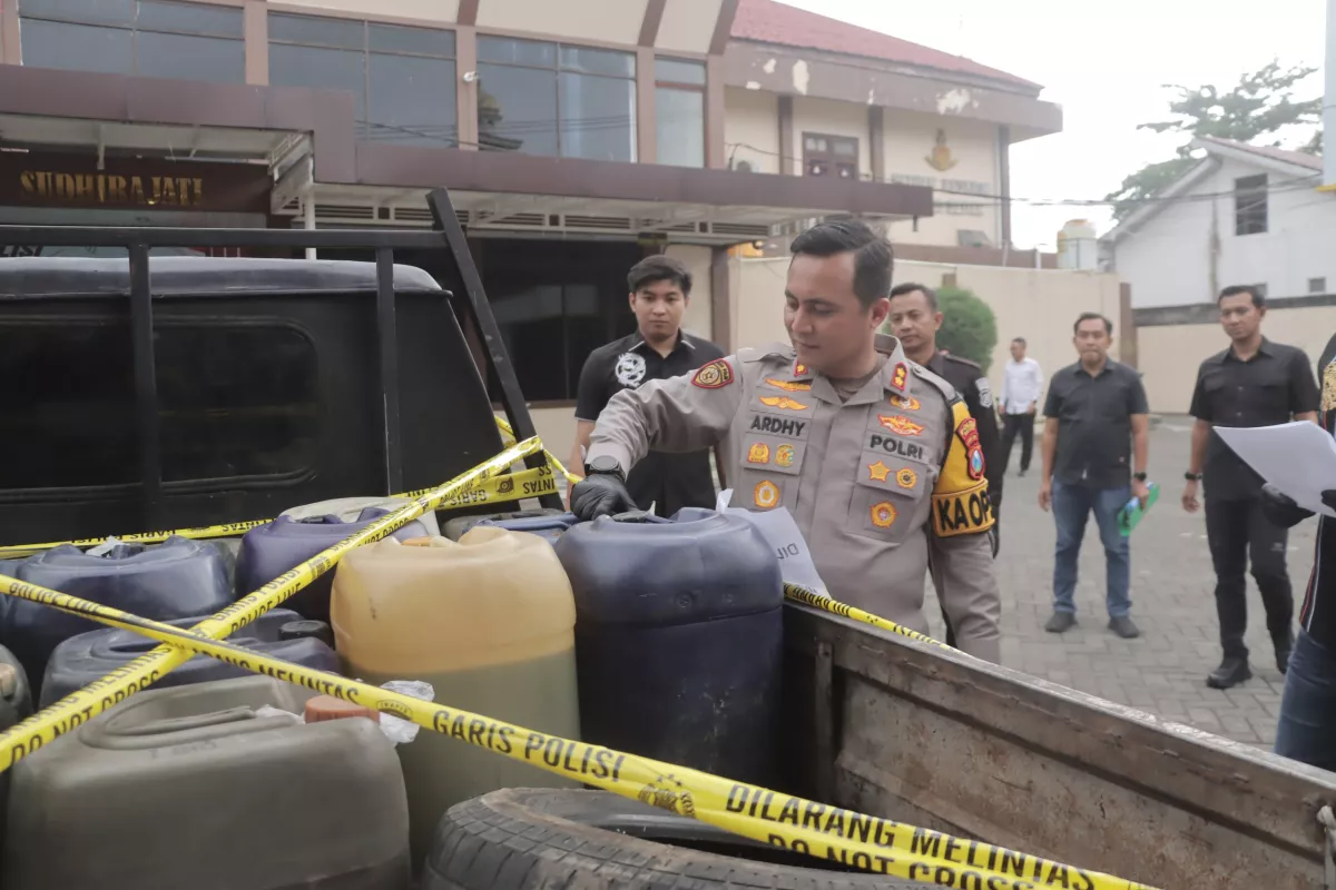 Polres Blitar Ungkap Kasus Dugaan Penimbunan 1.030 Liter BBM Bersubsidi