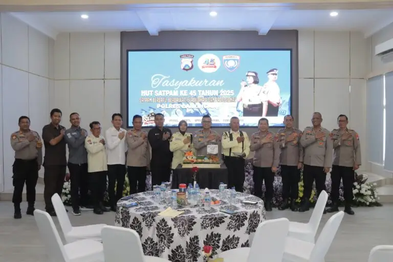 Polres Lamongan Beri Ucapan dan Peringati HUT Satpam yang ke - 45 Tahun di Gedung Tatag Trawang Tungga