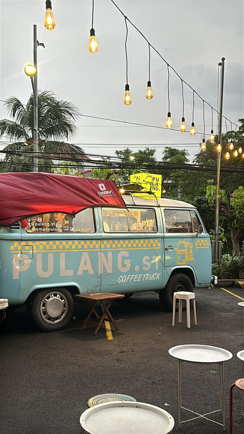 YELLO HOTEL JEMURSARI SURABAYA PERKENALKAN URBAN DISTRICT MARKET