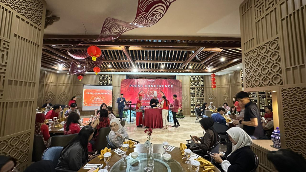 Gemerlap Imlek Shio Kuda Api 2026, Mercure Surabaya Grand Mirama Sajikan Perayaan Elegan Penuh Tradisi