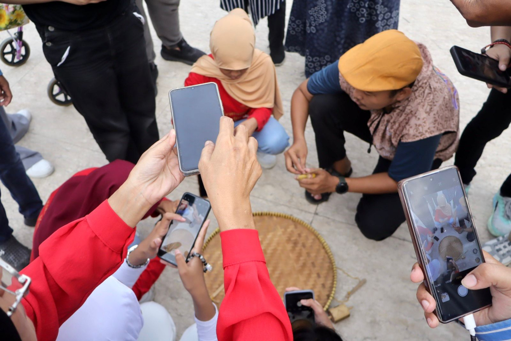 Seru dan Inspiratif! Anak Disabilitas Jelajahi Fotografi di Kawasan Bersejarah Surabaya