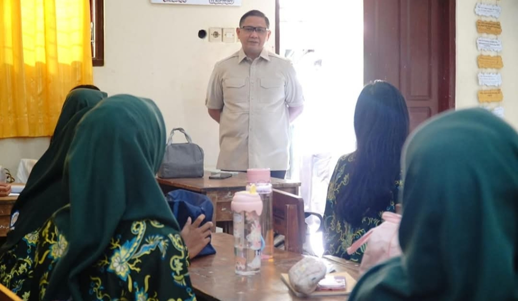 Kunjungi SMAN 1 Grogol Kediri, Kadindik Jatim Tekankan Kerapian dan Budaya Profesional Guru