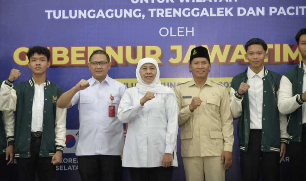 Khofifah Lepas Ratusan Siswa SMK Jatim Magang ke Luar Negeri, Siap Tembus Pasar Kerja Global
