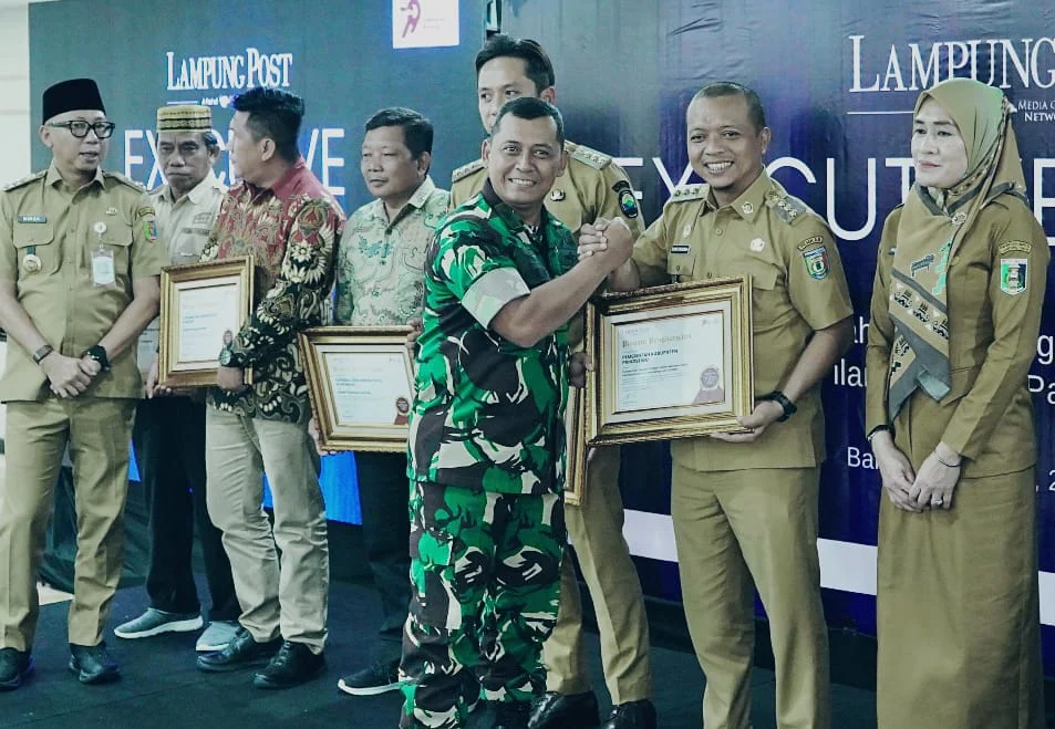 Pemkab Pringsewu Raih Penghargaan Pemda Terbaik Dalam Percepatan Pembentukan dan Pembangunan KDKMP