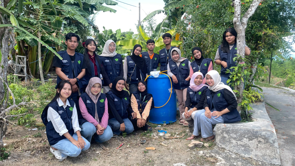 Mahasiswa KKN UTM Kelompok 37 Sulap Limbah Kotoran Sapi Jadi Biogas, Dorong Desa Pakandangan Tengah Menuju Energi Ramah
