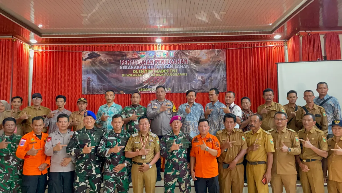 Tim Mabes TNI AD Berikan Penyuluhan Pencegahan Karhutla di Pringsewu