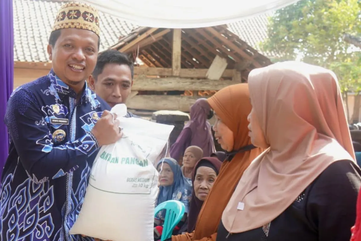 694 Warga Pekon Pamenang Terima Bantuan Pangan Dari Pemerintah