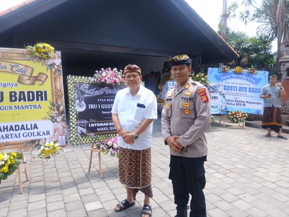 Sampaikan Belasungkawa, Kapolsek Dentim Melayat ke Kediaman Rai Dharmawijaya Mantra