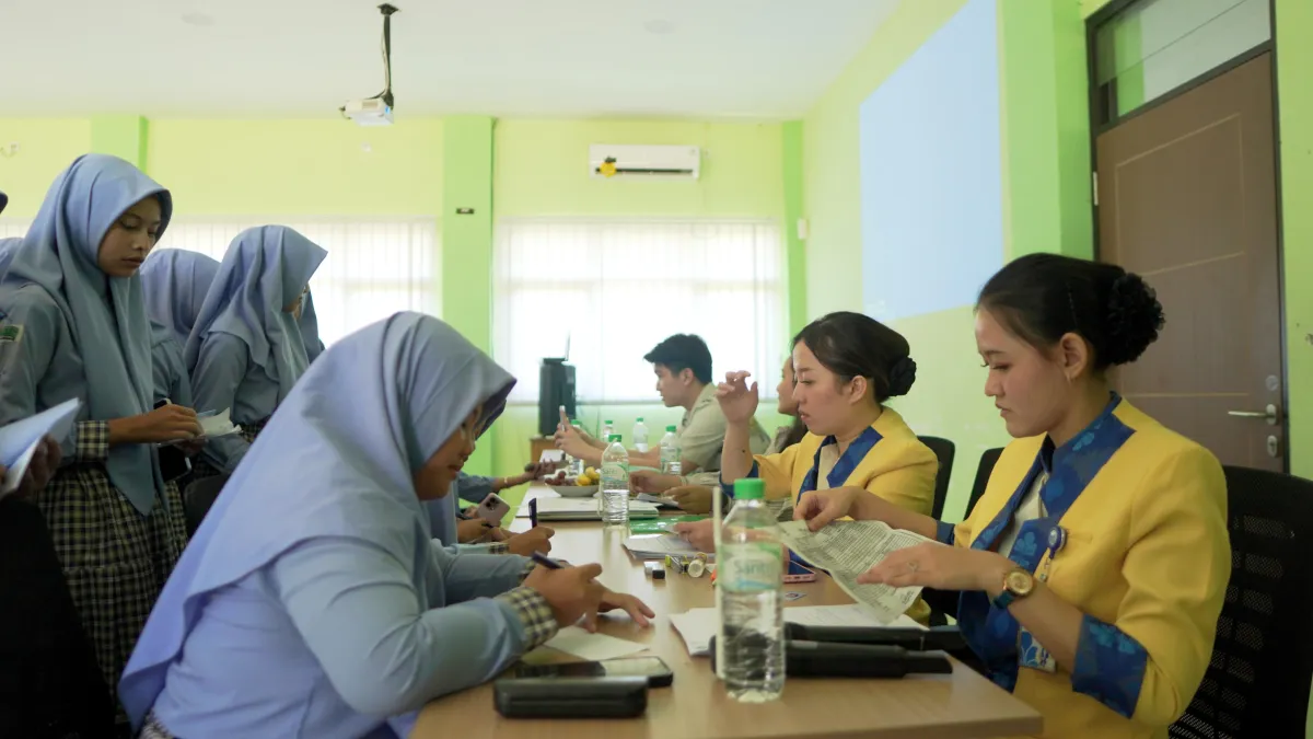 SMK YAPALIS Krian , Sidoarjo UPGRADE SKILL SISWA AKUNTANSI & PERBANKAN Kolaborasi Bersama BCA ‎