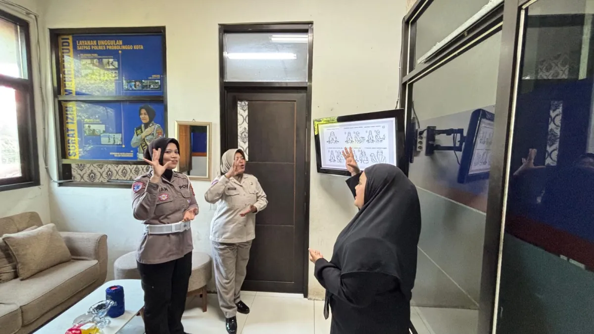 Polres Probolinggo Kota Latih Personel Satpas Bahasa Isyarat, Wujudkan Pelayanan Ramah Disabilitas ‎