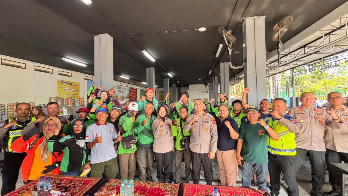 Cangkrukan Ojol Kamtibmas, Polres Tanjung Perak Ajak Driver Jadi Pelopor Keselamatan 