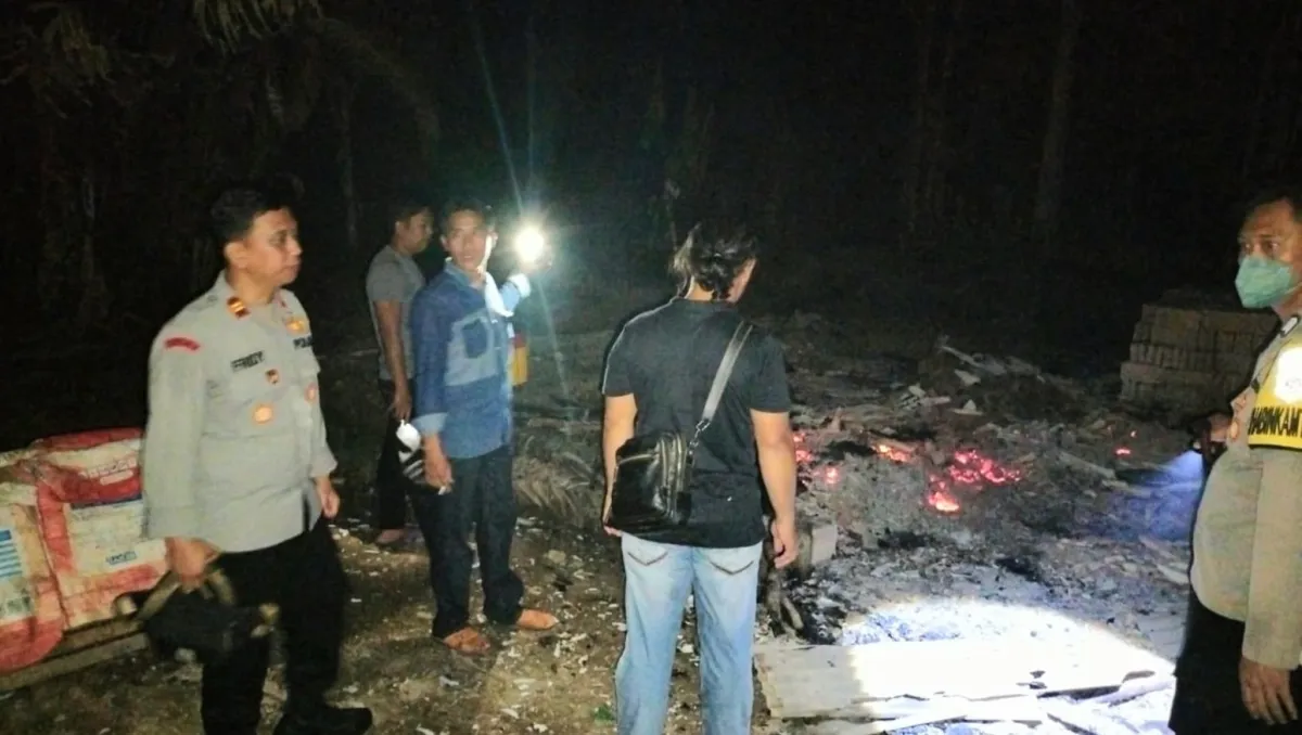 Polsek Limau Identifikasi Kebakaran Rumah di Pekon Tegineneng 